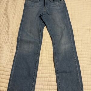 Levi’s Classic Straight Leg Jeans Size 4 Medium Wash